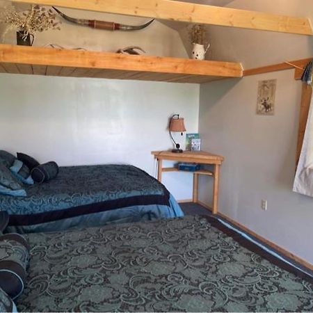 Montana Old West Cabins Vendégház Babb Kültér fotó